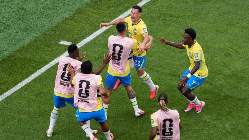 Highlights: Martinelli wird zum Helden: Brasilien bezwingt Japan spät