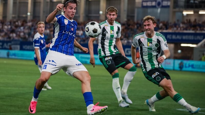 Highlights: Blau-Weiß schenkt Wacker drei Tore ein