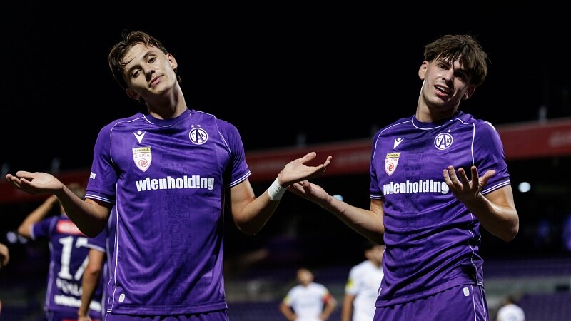 Highlights: Frühe Rote Karte hilft Young Violets