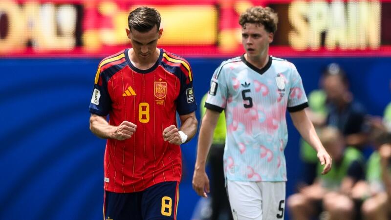 Highlights: Spanien profitiert von Tormann-Patzer