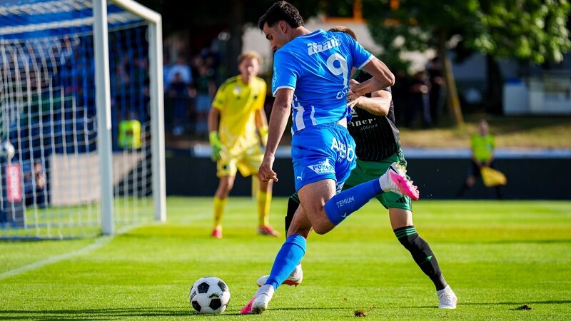 Highlights: Slapstick-Fehlschuss hindert FAC nicht am Sieg