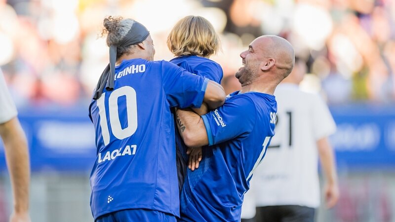 Highlights: 14-Tore-Spektakel bei Ronaldinho's Legends Cup