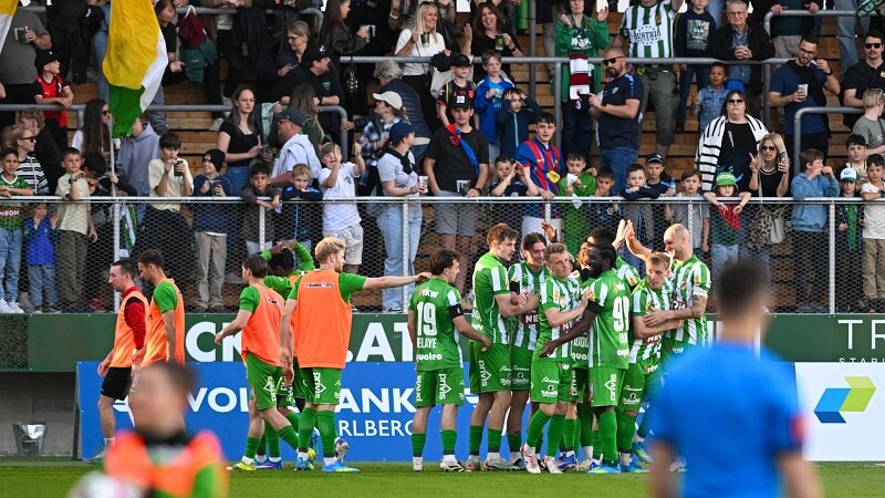 Highlights: Austria Lustenau bleibt mit Heimsieg gegen Rapid II an der Spitze